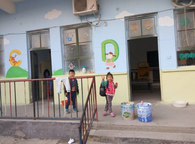 友情漆為銀定莊幼兒園刷新墻面 友情漆為銀定莊幼兒園刷新墻面