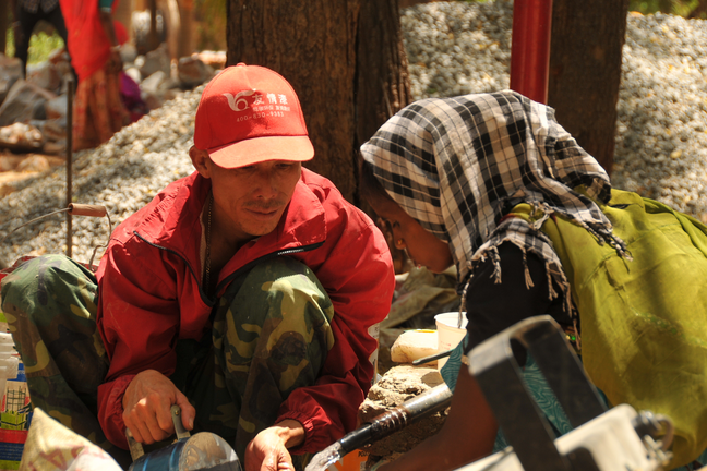 油漆無國界，互助友情漆