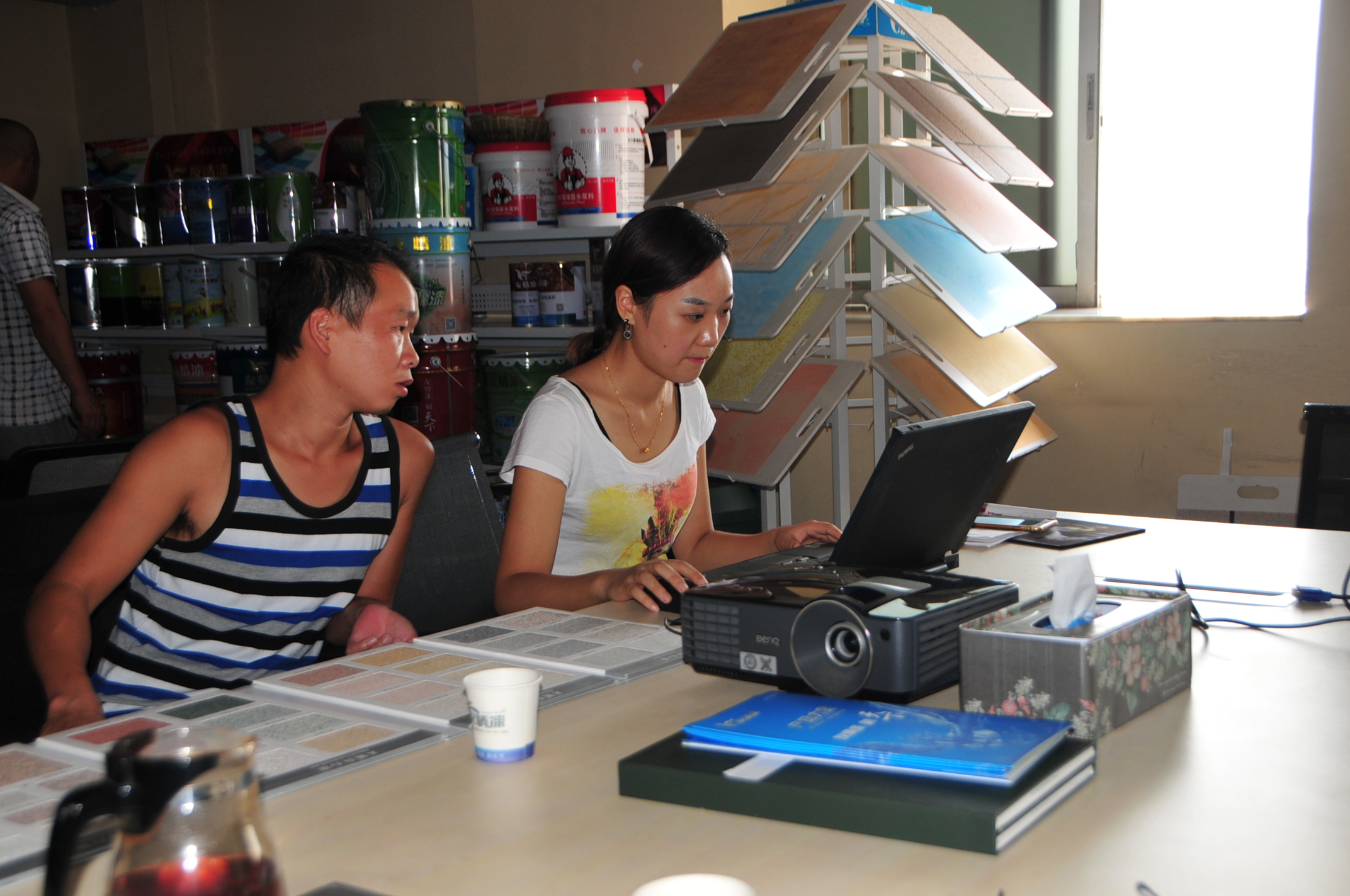 比對之后，他選擇了友情漆